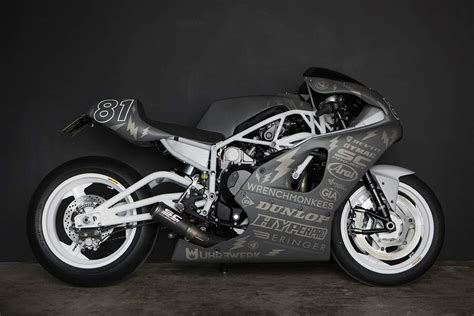 A couple of comments on the kawazuki post pointed out another suzuki frame with a 2 stroke. Kawasaki Ninja H2 by Wrenchmonkees