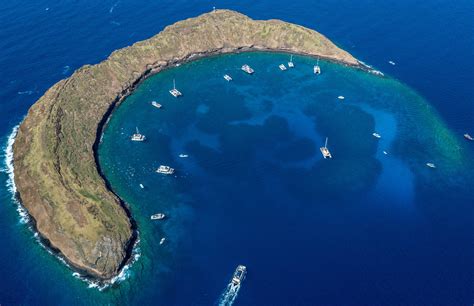 Best Place To Snorkel In Maui Molokini Crater With Its Beautiful