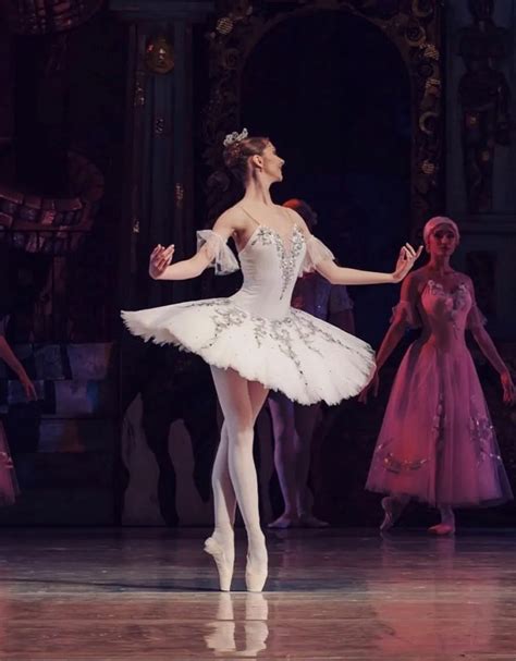 Ukrainian Ballerina Anna Muromtseva Escaping From Kyiv