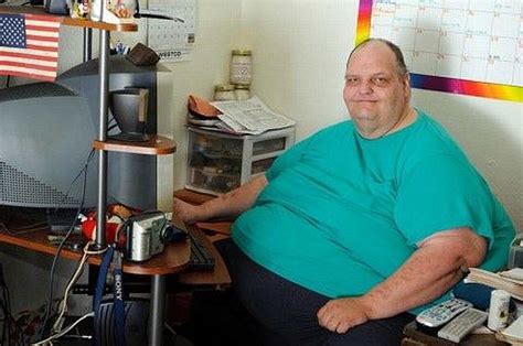 One Of The Heaviest Men In The World Has Been Taken To The Hospital 19