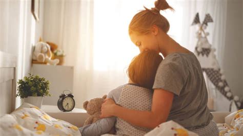 Cómo despertar a los niños para ir a la escuela y se levanten temprano