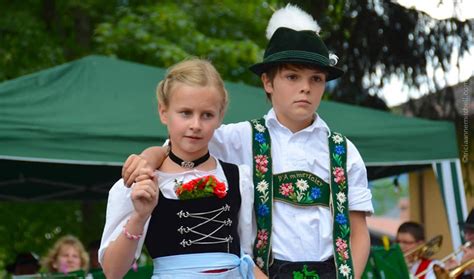 Slap Happy Dancing The Schuhplattler In Bavaria German Traditional Dress Bavarian Costume