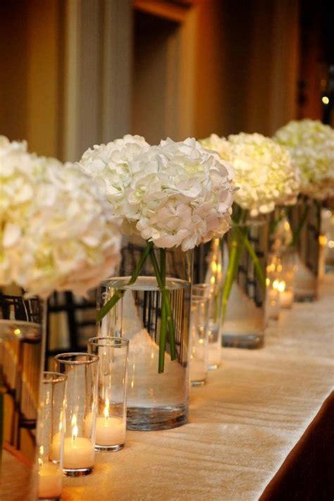Create A Fresh And Lovely Ambiance With White Flower Centerpieces