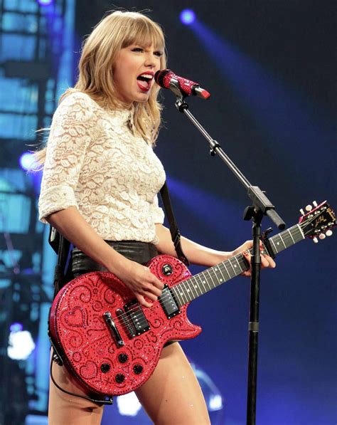 Taylor Swift Sets Songwriting Record