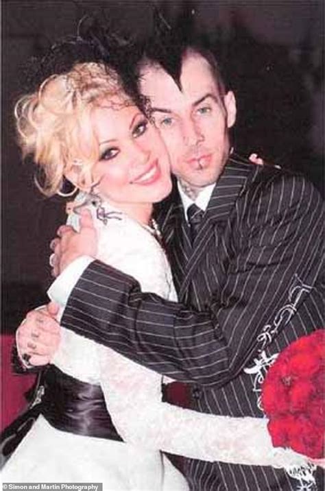 Travis Barkers 2004 Wedding To Shanna Moakler Photosas He Proposes To Kourtney Kardashian