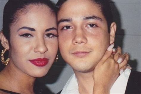 Las situaciones narradas en el libro son ____. Selena Quintanilla y Chris Pérez, verdadera historia de amor: cómo se conocieron y cuándo se ...