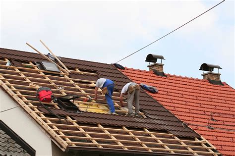 Langkah pertama, tentukan ukuran rumah yang atapnya hendak direnovasi jika bapak / ibu sudah memiliki sertifikat rumah dan hendak merenovasi seluruh atap rumah, bapak / ibu bisa berpatokan pada ukuran yang ada di dalam sertifikat. Tips Hemat Biaya Renovasi Atap Rumah