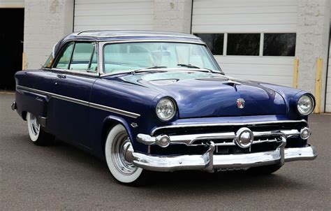 1954 Ford Crestline Skyliner Shows Off 50 Ho V8 Through Show Day Hood