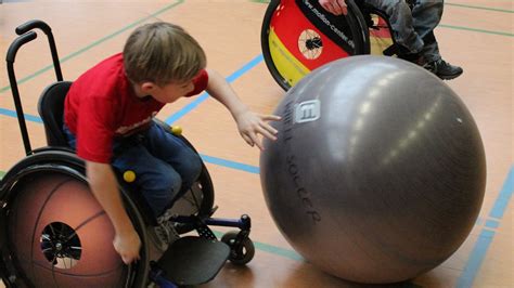 Rollstuhlfu Ball Behinderung Vielfalt Anti Diskriminierung