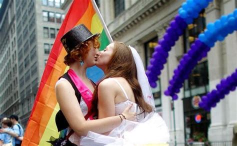 Women Are Bisexual Or Gay But Never Straight Study Says Indy100