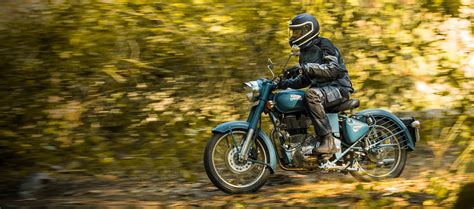 Royal Enfield Classic 500 Squadron Blue Colors Specifications