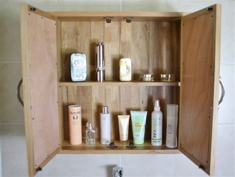 The average price for oak bathroom wall cabinets ranges from $50 to $900. Solid Oak Wall Mounted Bathroom Cabinet 352