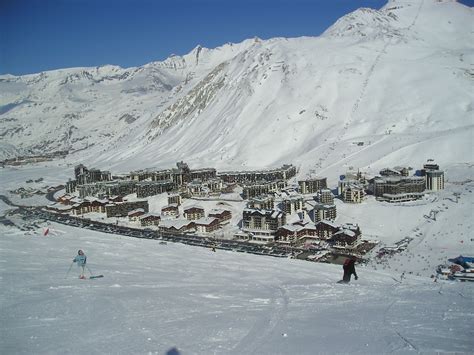 Here you will also find resort information including prices, operating times, nearest facilities, weather and snow reports. France's Tignes - Images WorthvieW