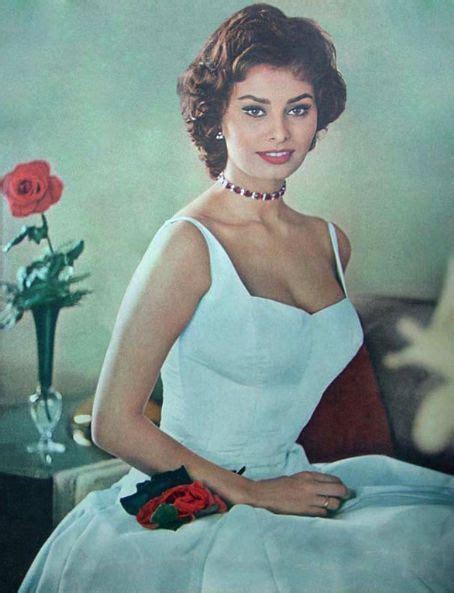 Cliassic Beauty Icon Of Italy Stunning Color Photos Of Sophia Loren
