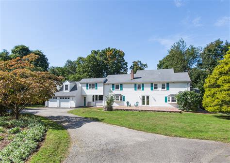 On The Market Westport Antique Colonial Has Modern Setup