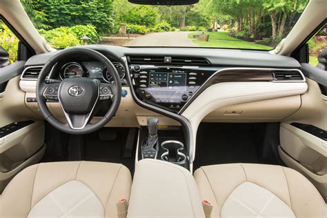 The only downside is that it feels a bit vague around the center position. 2018 Toyota Camry XLE Hybrid Front Interior - The Green ...