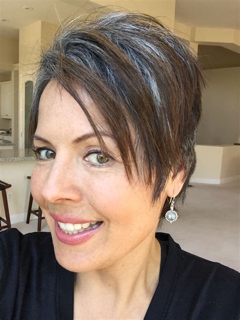 Feb 19, 2019 · how to go gray from colored hair method #1: April 2015. Six months growing out my gray. (With images ...