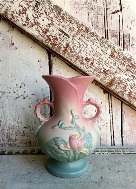 Vase Hull Pottery Magnolia Vase 1940s Vintage Pottery Hull Art Etsy Hull Pottery Vintage