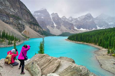 Lago Moraine En El Parque Nacional Banff Alberta Canadá Foto Premium