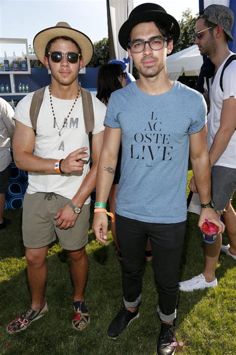 Nick Jonas Y Joe Jonas En El Festival De Coachella 2013 Festival De