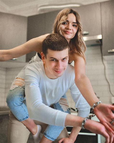Пара из Украины сковала себя наручниками ради спасения любви чем закончился эксперимент