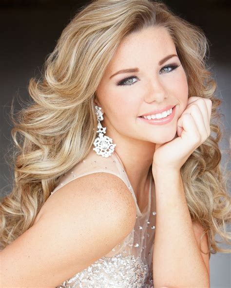 Pageant Question Of The Day The Pageant Planet Pageant Photography Headshot Photography