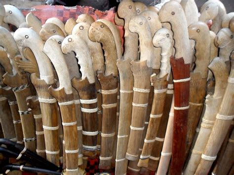 Tonton video cara membuat speargun disini. PARANG TORAJA ~ Souvenir Toraja