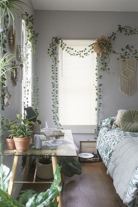 33 Lovely Bedroom Decor With Plant Ideas Pimphomee