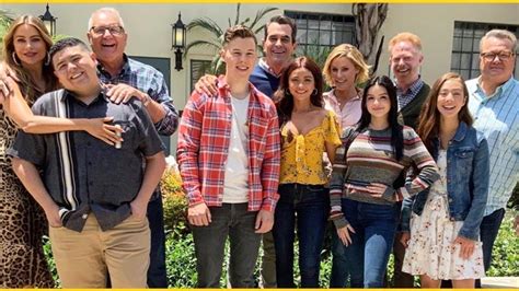 'Modern Family' Cast Recreates Decade-Old Photo From First-Ever Table 