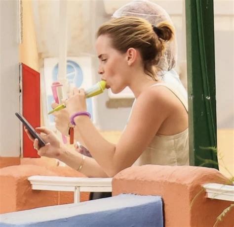 Emma Watson Looking Like A Pro With That Ice Cream Scrolller