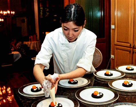 this thai chef is hosting michelin worthy dinners at her house munchies