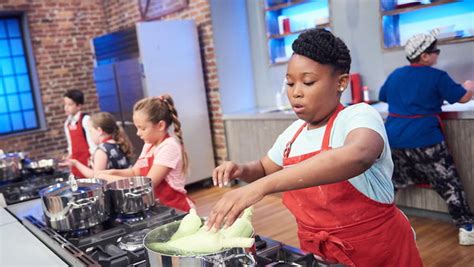 Foodies tia mowry and donal skehan mentor the aspiring chefs and judge their work both in the kitchen and in front of the camera. Food Network Star Kids Season 1 Episode 1