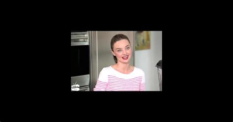 PHOTOS VIDEO La sublime Miranda Kerr dévoile son intimité Premiere fr