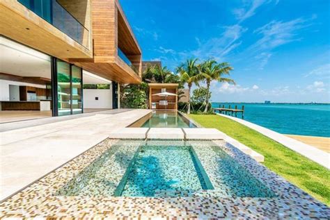 Waterfront Modern Villa In Miami Beach Modern Villas Miami Beach
