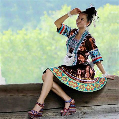 2020-woman-embroidery-hmong-clothing-hmong-clothes-chinese-clothes-dance-performance-costumes