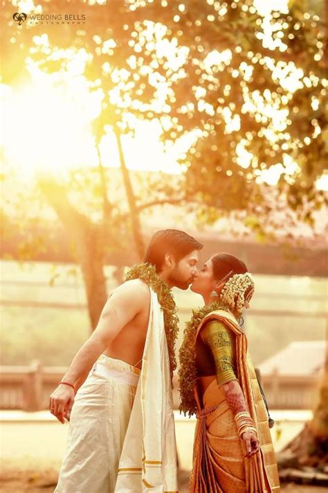 Pin By Niveditha Anil On Wedding Indian Wedding Photography Couples Wedding Couple Poses