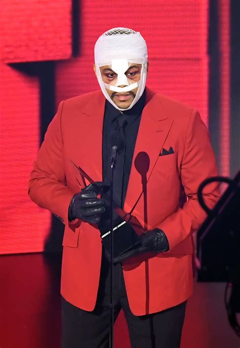 Amas 2020 Heres Why The Weeknds Face Was Completely Covered In