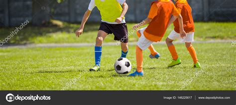 Luego de haber obtenido tus imágenes de niños jugando fútbol, re invitamos a recorrer el sitio, podrás disfrutar de cada una de nuestras publicaciones, y compartir las mismas en redes sociales. Fútbol partido de fútbol. Niños jugando al fútbol. Chicos pateando la pelota de futbol en el ...
