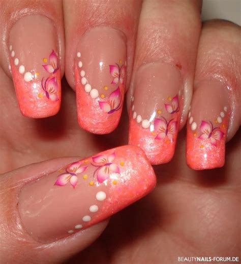 Wir zeigen dir, wie du dir gelnägel selber machen kannst. Frühlings Nägel mit Schmetterlinge Nailart | Frühling ...