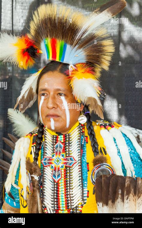 Native American Modern Hi Res Stock Photography And Images Alamy