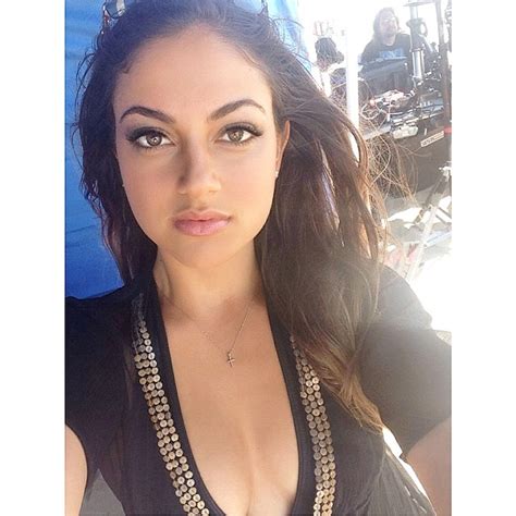 Inanna Sarkis Sexy Pictures 39 Pics Sexy Youtubers