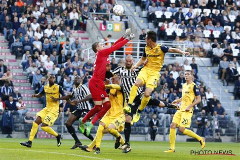 Cercle brugge koninklijke sportvereniging (dutch pronunciation: Club Brugge KV on Twitter: "Op naar de tweede helft, let's ...