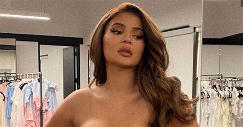 Kylie Jenner Strips Totally Naked For Steamy Bath Expos On Luxury