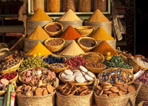 Visiter les souks de Marrakech promenade au cœur des plus beaux marchés traditionnels du pays