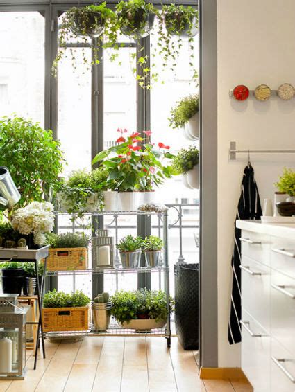Muebles de cocina laminados con acabado blanco y madera. Detalles naturales para decorar tu cocina ...