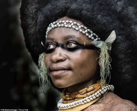 Forty Rival Tribes Battle To Outdo Each Others Terrifying Appearance At Papua New Guinea