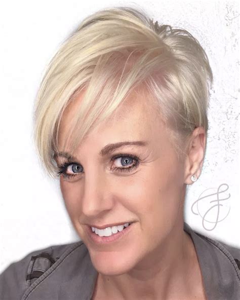 Short Hairstyles For Over 40 Year Old Woman