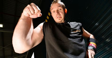 Man Has Giant Muscles On One Arm Only And Youll Never Guess His Job