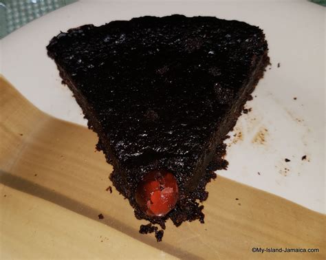 Jamaican black cake, or christmas pudding, is a spiced cake made with a combination of raisins, cherries, prunes, and other fruits. The Jamaica Culture Jamaica Christmas Cake : A decorative ...