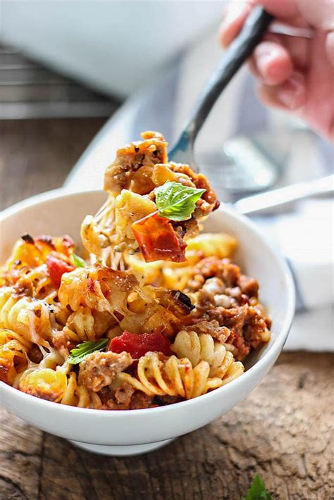 Our cream cheese sausage pasta bake is an amazing meal that we think is just as good as a weeknight family supper as it is for a dinner party. Cheesy Hot Italian Sausage Pasta Bake - The Cooking Jar